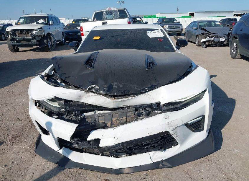 Photo 6 of 2017 Chevrolet Camaro 2SS (VIN 1G1FG1R7XH0142842)