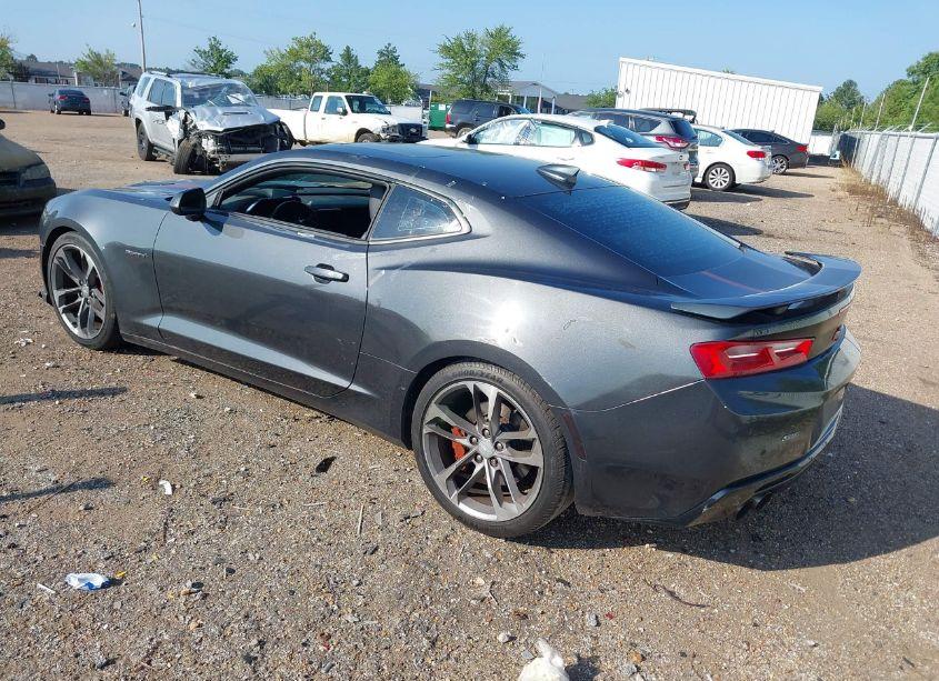 Photo 3 of 2017 Chevrolet Camaro 2SS (VIN 1G1FH1R70H0163373)