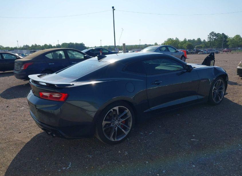 Photo 4 of 2017 Chevrolet Camaro 2SS (VIN 1G1FH1R70H0163373)