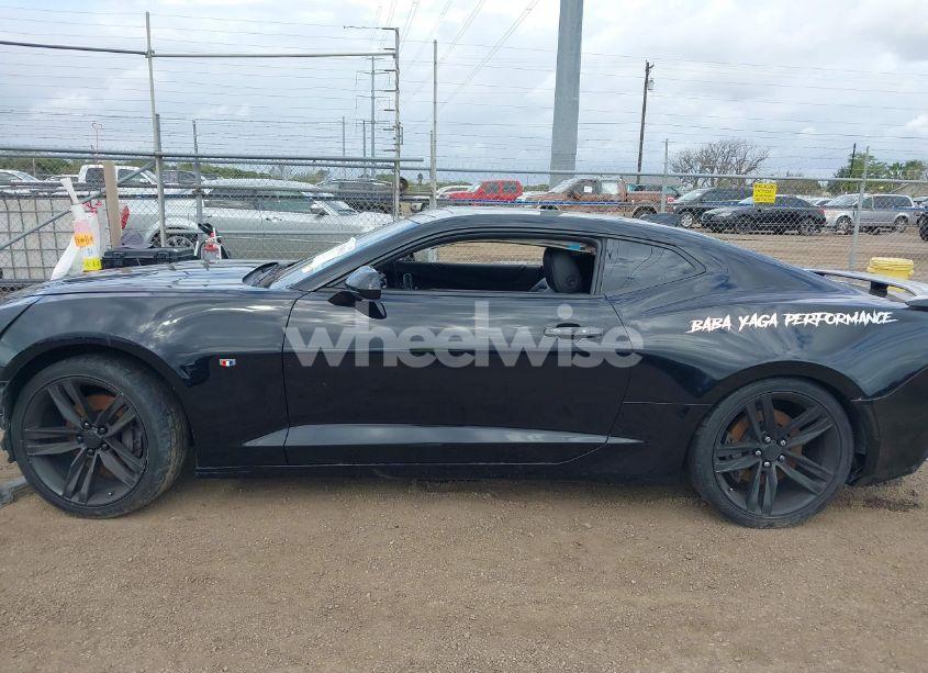 Photo 15 of 2018 Chevrolet Camaro 2SS (VIN 1G1FH1R70J0186772)