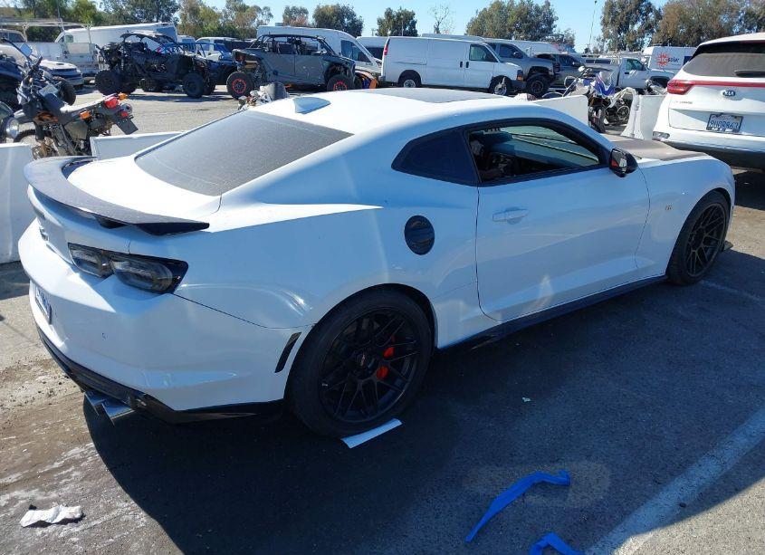 Photo 4 of 2019 Chevrolet Camaro 2SS (VIN 1G1FH1R70K0154664)
