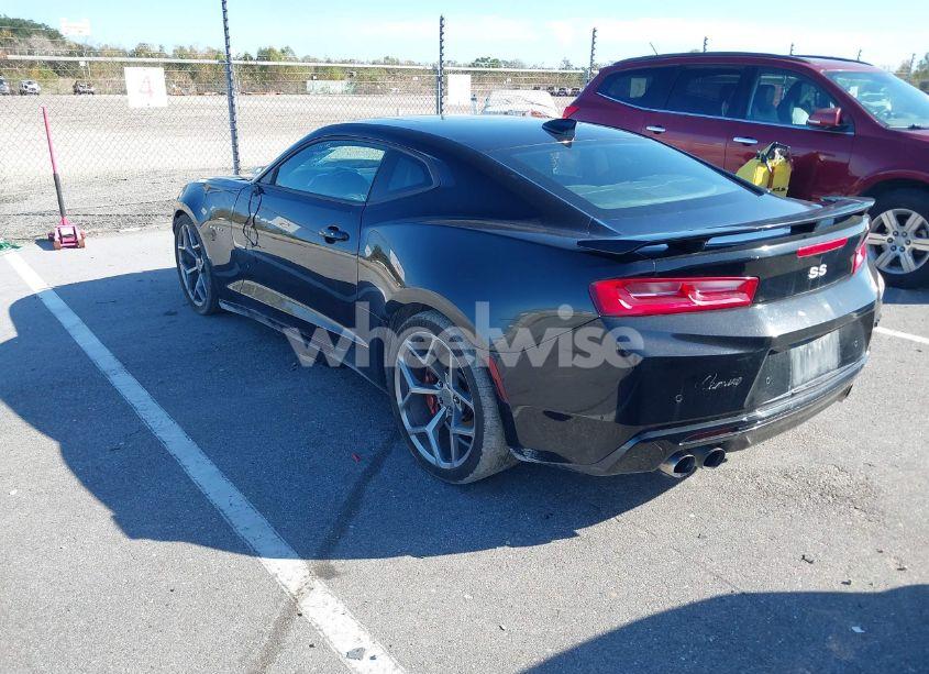 Photo 3 of 2017 Chevrolet Camaro 2SS (VIN 1G1FH1R71H0124355)