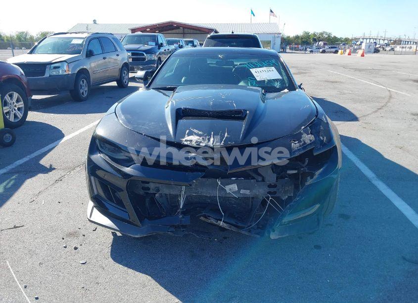 Photo 6 of 2017 Chevrolet Camaro 2SS (VIN 1G1FH1R71H0124355)