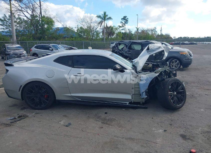 Photo 13 of 2018 Chevrolet Camaro 2SS (VIN 1G1FH1R72J0159136)