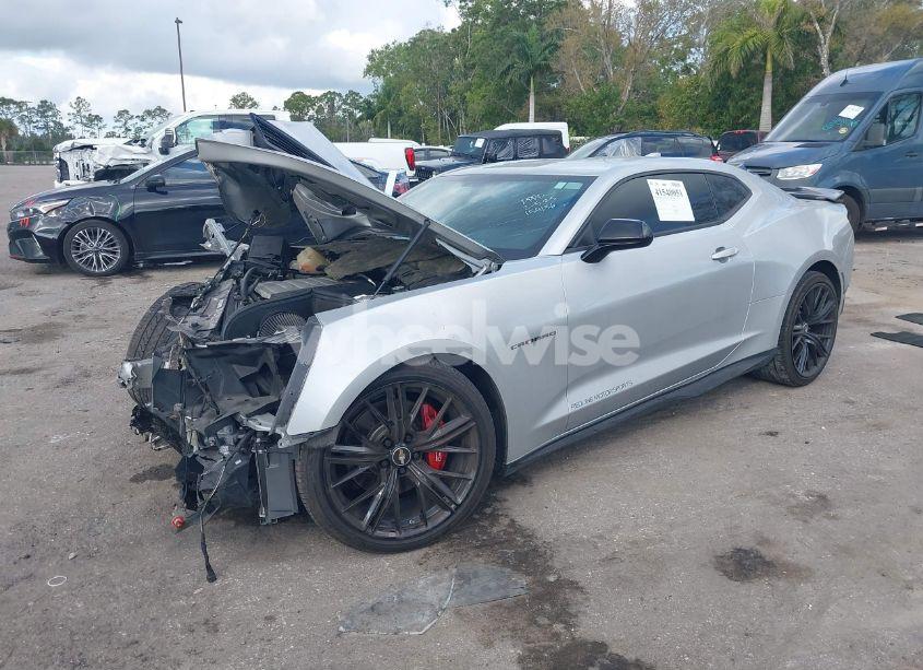 Photo 2 of 2018 Chevrolet Camaro 2SS (VIN 1G1FH1R72J0159136)