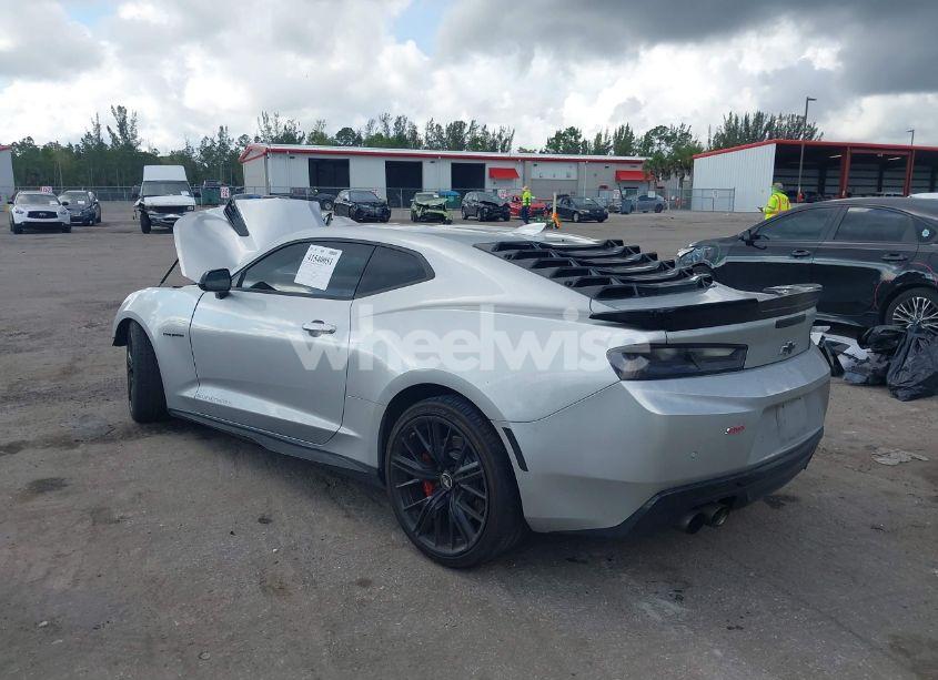 Photo 3 of 2018 Chevrolet Camaro 2SS (VIN 1G1FH1R72J0159136)