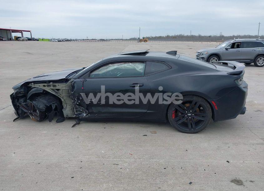 Photo 13 of 2018 Chevrolet Camaro 2SS (VIN 1G1FH1R73J0106896)