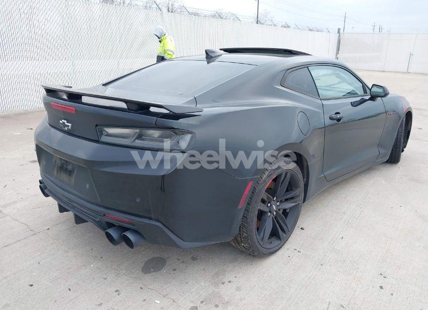Photo 4 of 2018 Chevrolet Camaro 2SS (VIN 1G1FH1R73J0106896)