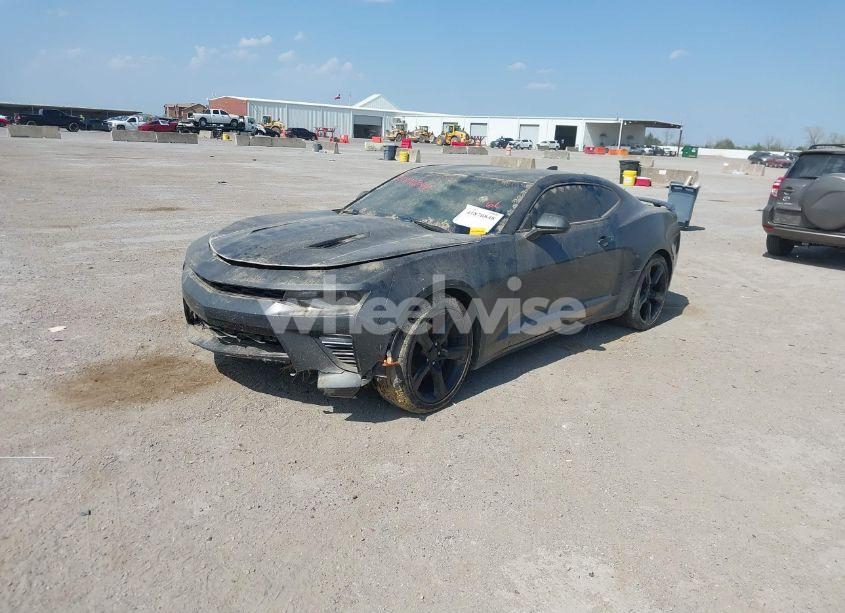 Photo 2 of 2016 Chevrolet Camaro 2SS (VIN 1G1FH1R74G0137759)