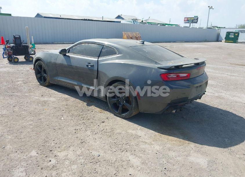 Photo 3 of 2016 Chevrolet Camaro 2SS (VIN 1G1FH1R74G0137759)