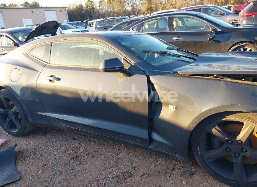 Photo 12 of 2018 Chevrolet Camaro 2SS (VIN 1G1FH1R74J0107345)