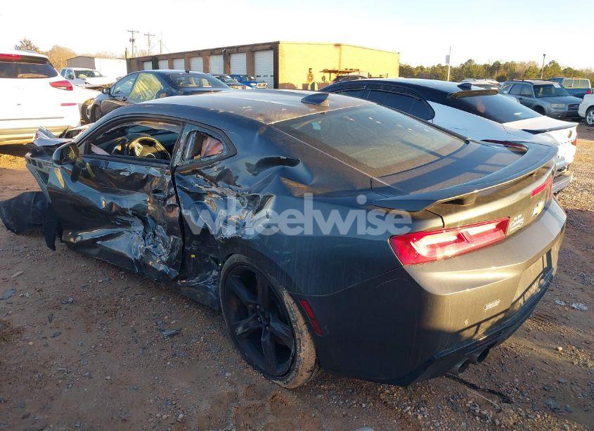 Photo 3 of 2018 Chevrolet Camaro 2SS (VIN 1G1FH1R74J0107345)