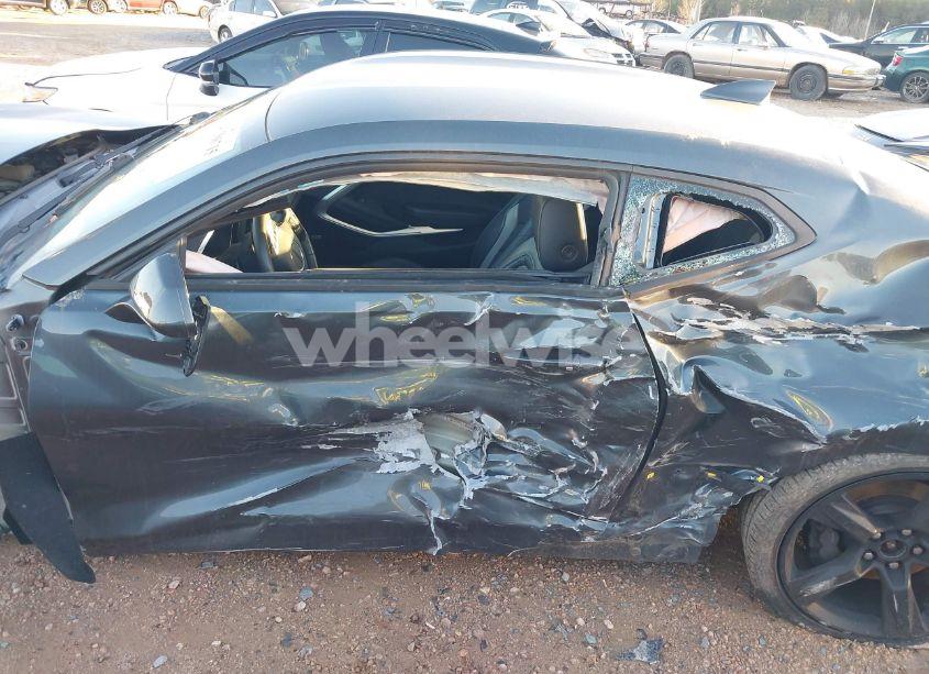 Photo 6 of 2018 Chevrolet Camaro 2SS (VIN 1G1FH1R74J0107345)