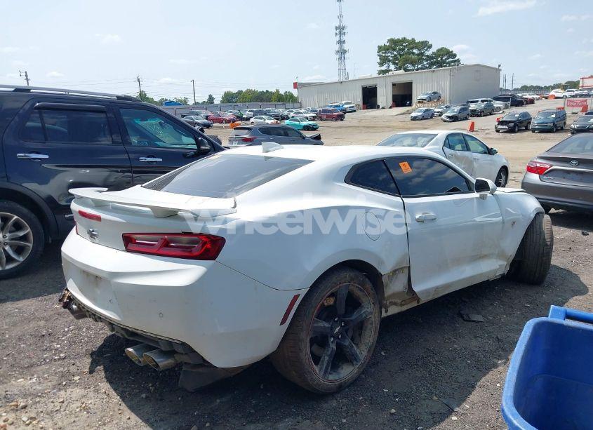 Photo 4 of 2017 Chevrolet Camaro 2SS (VIN 1G1FH1R75H0179939)