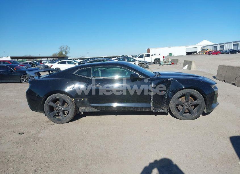 Photo 13 of 2016 Chevrolet Camaro 2SS (VIN 1G1FH1R76G0127024)