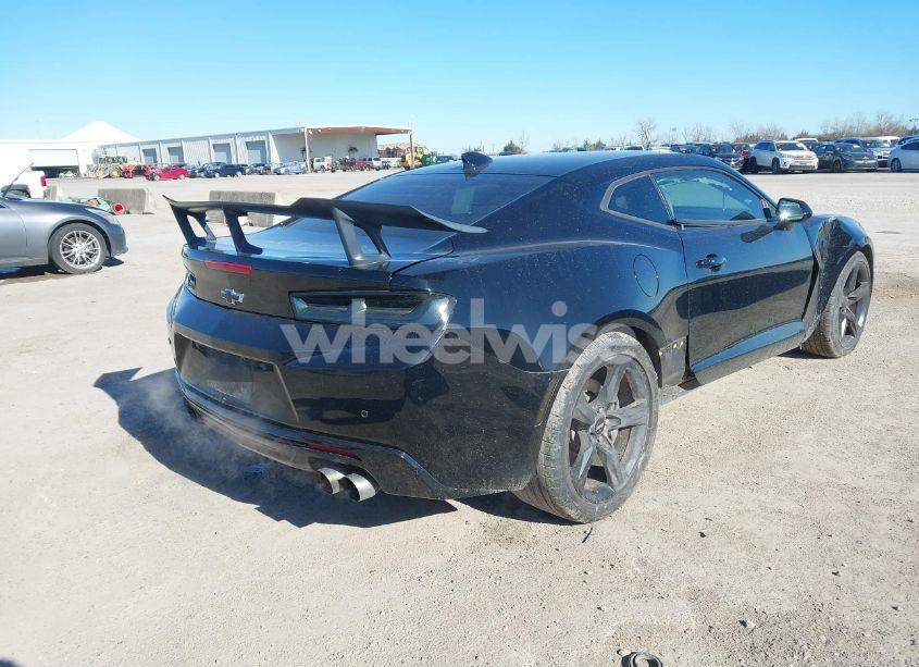 Photo 4 of 2016 Chevrolet Camaro 2SS (VIN 1G1FH1R76G0127024)