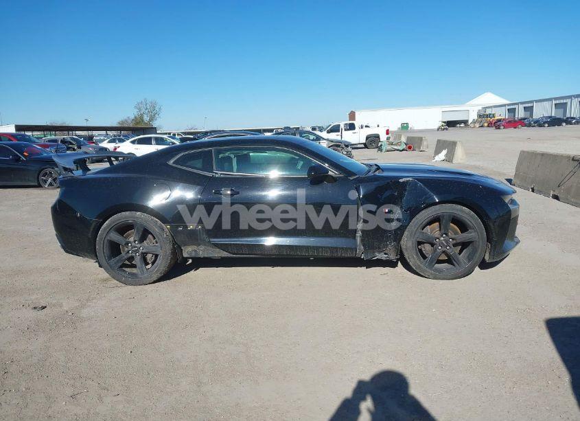 Photo 6 of 2016 Chevrolet Camaro 2SS (VIN 1G1FH1R76G0127024)