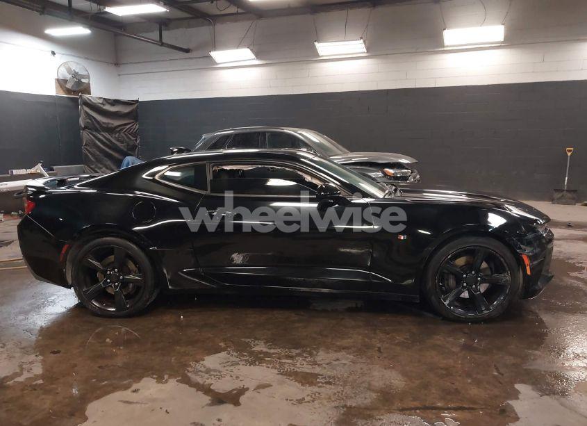 Photo 13 of 2016 Chevrolet Camaro 2SS (VIN 1G1FH1R77G0181142)
