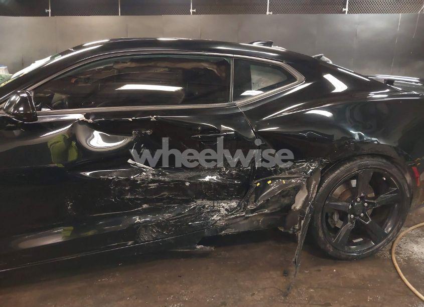 Photo 6 of 2016 Chevrolet Camaro 2SS (VIN 1G1FH1R77G0181142)