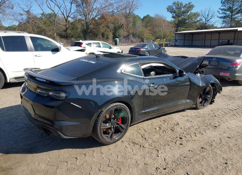 Photo 4 of 2019 Chevrolet Camaro 2SS (VIN 1G1FH1R7XK0141324)