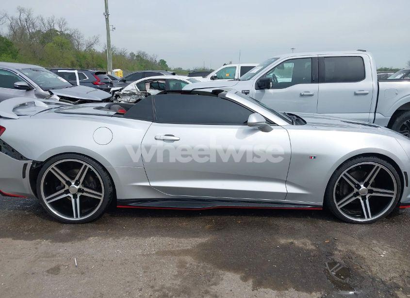 Photo 13 of 2016 Chevrolet Camaro 2SS (VIN 1G1FH3D72G0158192)