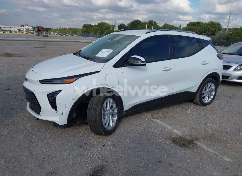 Photo 2 of 2022 Chevrolet Bolt EUV FWD LT (VIN 1G1FY6S07N4133561)