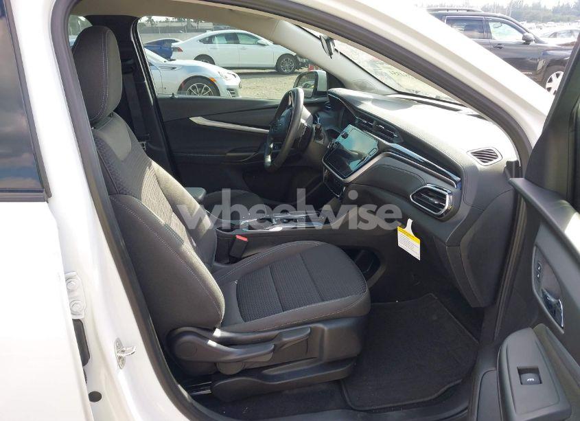 Photo 5 of 2022 Chevrolet Bolt EUV FWD LT (VIN 1G1FY6S07N4133561)