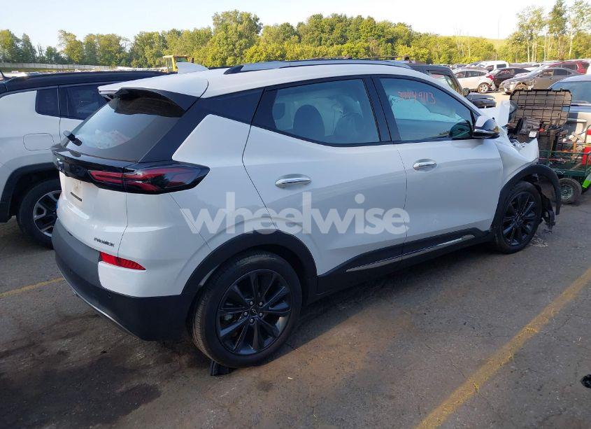 Photo 4 of 2022 Chevrolet Bolt EUV FWD PREMIER (VIN 1G1FZ6S07N4130348)