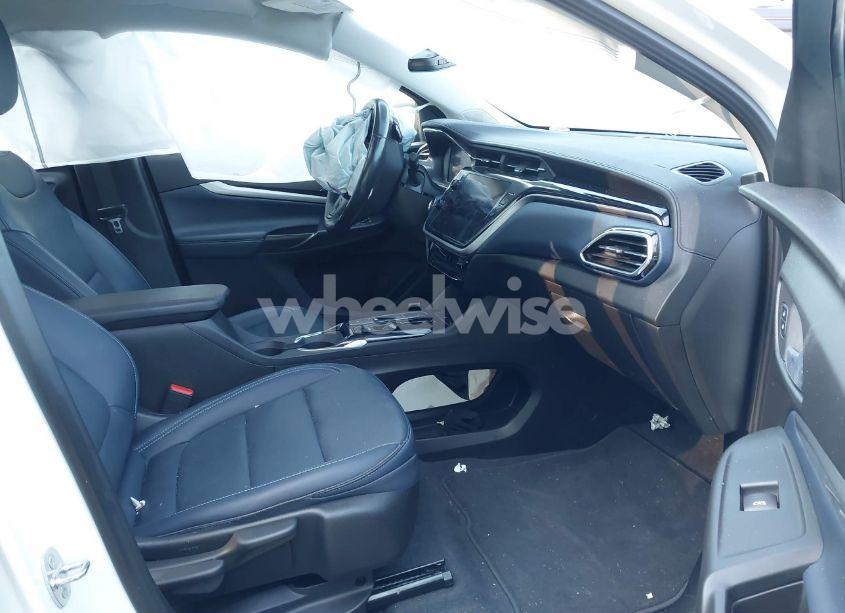 Photo 5 of 2022 Chevrolet Bolt EUV FWD PREMIER (VIN 1G1FZ6S07N4130348)