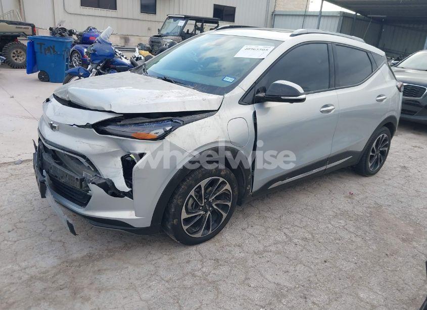 Photo 2 of 2022 Chevrolet Bolt EUV FWD PREMIER (VIN 1G1FZ6S07N4132097)