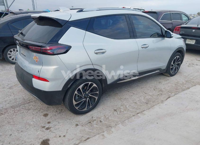 Photo 4 of 2022 Chevrolet Bolt EUV FWD PREMIER (VIN 1G1FZ6S07N4132097)