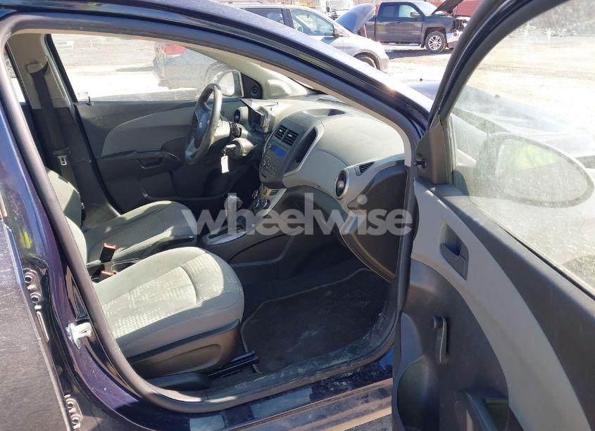 Photo 5 of 2015 Chevrolet Sonic LS AUTO (VIN 1G1JA5SG2F4209842)