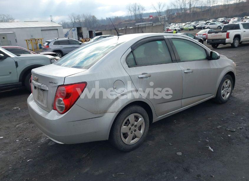 Photo 4 of 2014 Chevrolet Sonic LS AUTO (VIN 1G1JA5SG4E4144989)