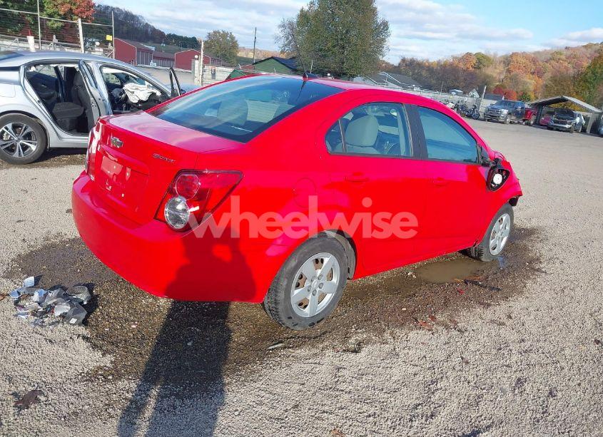 Photo 4 of 2014 Chevrolet Sonic LS AUTO (VIN 1G1JA5SG4E4158696)