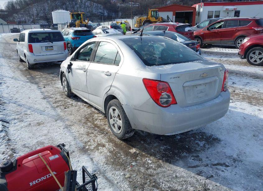 Photo 3 of 2013 Chevrolet Sonic LS AUTO (VIN 1G1JA5SG6D4236927)