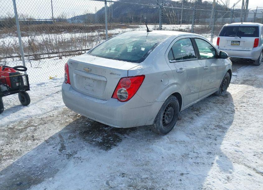 Photo 4 of 2013 Chevrolet Sonic LS AUTO (VIN 1G1JA5SG6D4236927)