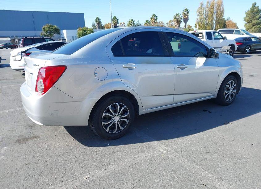 Photo 4 of 2014 Chevrolet Sonic LS AUTO (VIN 1G1JA5SG9E4117271)