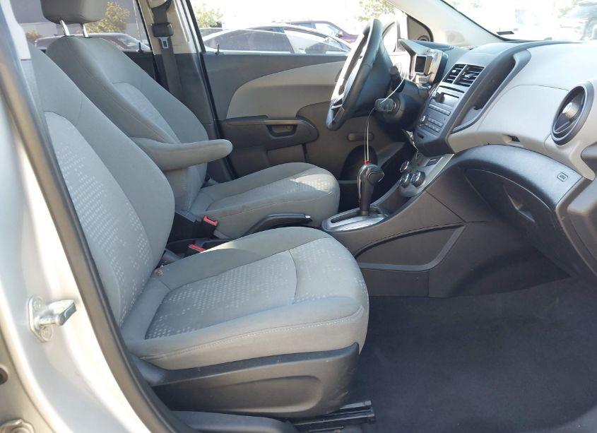 Photo 5 of 2014 Chevrolet Sonic LS AUTO (VIN 1G1JA5SG9E4117271)