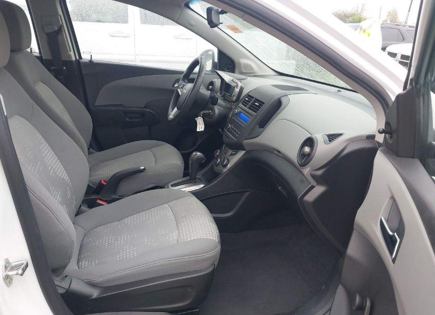 Photo 5 of 2014 Chevrolet Sonic LS AUTO (VIN 1G1JA5SH0E4100612)
