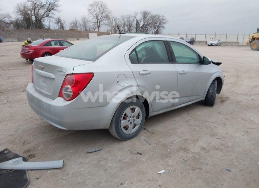 Photo 4 of 2014 Chevrolet Sonic LS AUTO (VIN 1G1JA5SH0E4143508)