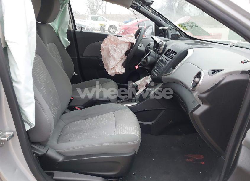 Photo 5 of 2014 Chevrolet Sonic LS AUTO (VIN 1G1JA5SH0E4143508)