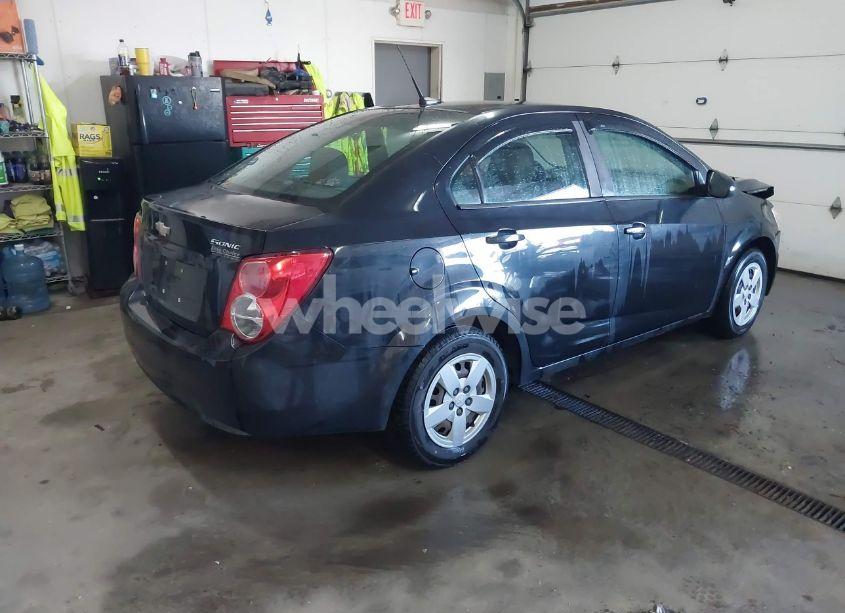 Photo 4 of 2013 Chevrolet Sonic LS AUTO (VIN 1G1JA5SH1D4152913)