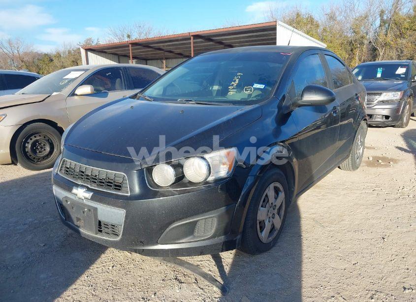 Photo 2 of 2013 Chevrolet Sonic LS AUTO (VIN 1G1JA5SH2D4158090)