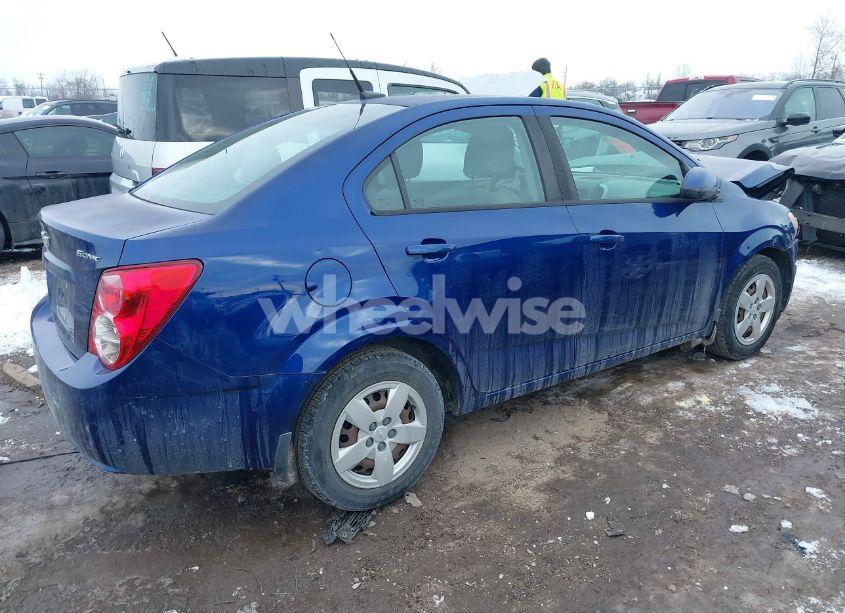 Photo 4 of 2014 Chevrolet Sonic LS AUTO (VIN 1G1JA5SH2E4146023)