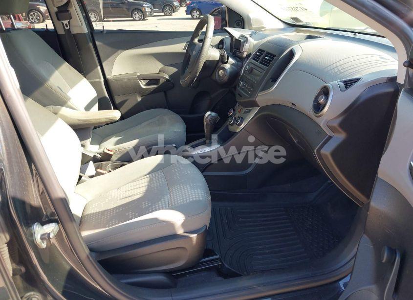 Photo 5 of 2014 Chevrolet Sonic LS AUTO (VIN 1G1JA5SH2E4171889)