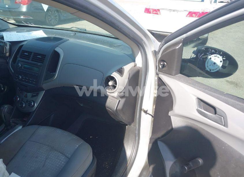 Photo 5 of 2015 Chevrolet Sonic LS AUTO (VIN 1G1JA5SH3F4217022)