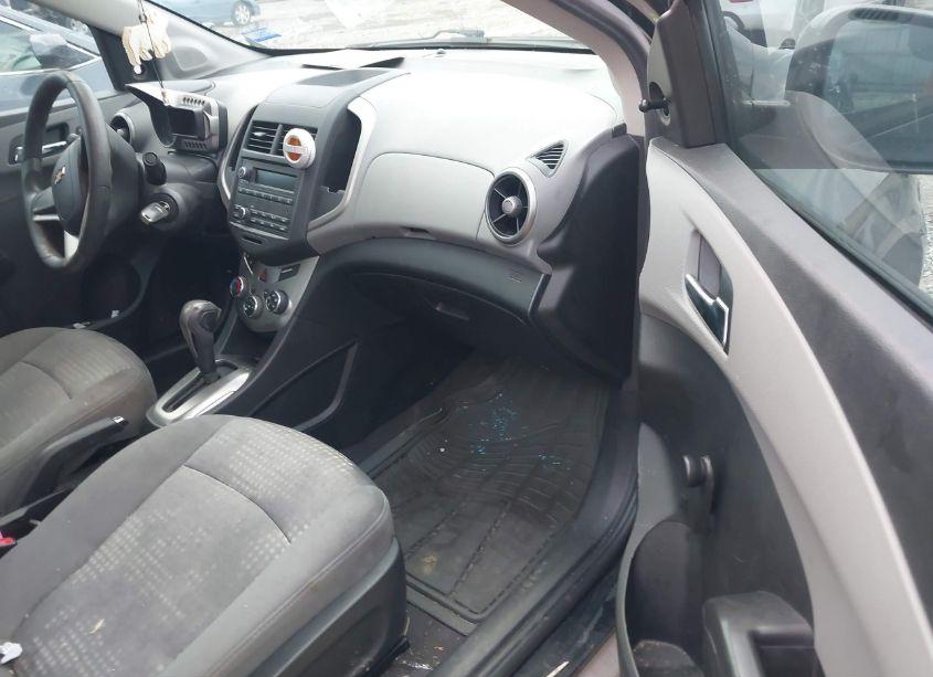 Photo 5 of 2014 Chevrolet Sonic LS AUTO (VIN 1G1JA5SH4E4195515)