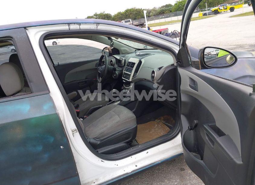 Photo 5 of 2015 Chevrolet Sonic LS AUTO (VIN 1G1JA5SH4F4218454)