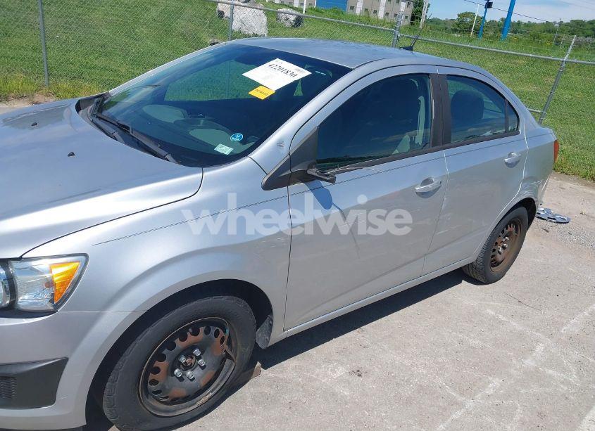 Photo 6 of 2013 Chevrolet Sonic LS AUTO (VIN 1G1JA5SH8D4202996)