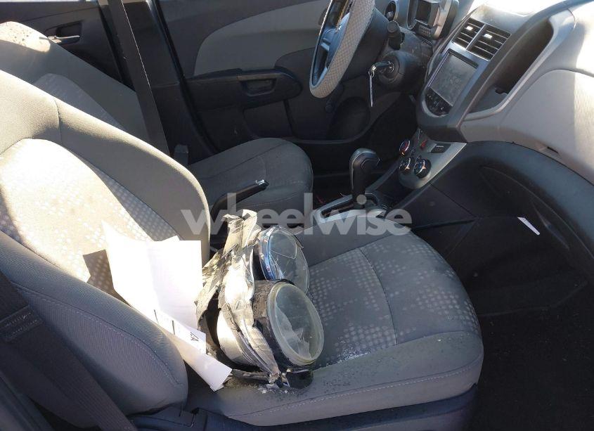 Photo 5 of 2014 Chevrolet Sonic LS AUTO (VIN 1G1JA5SH8E4222750)